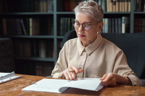 Gratis stockfoto met balpen, binnenshuis, boeken