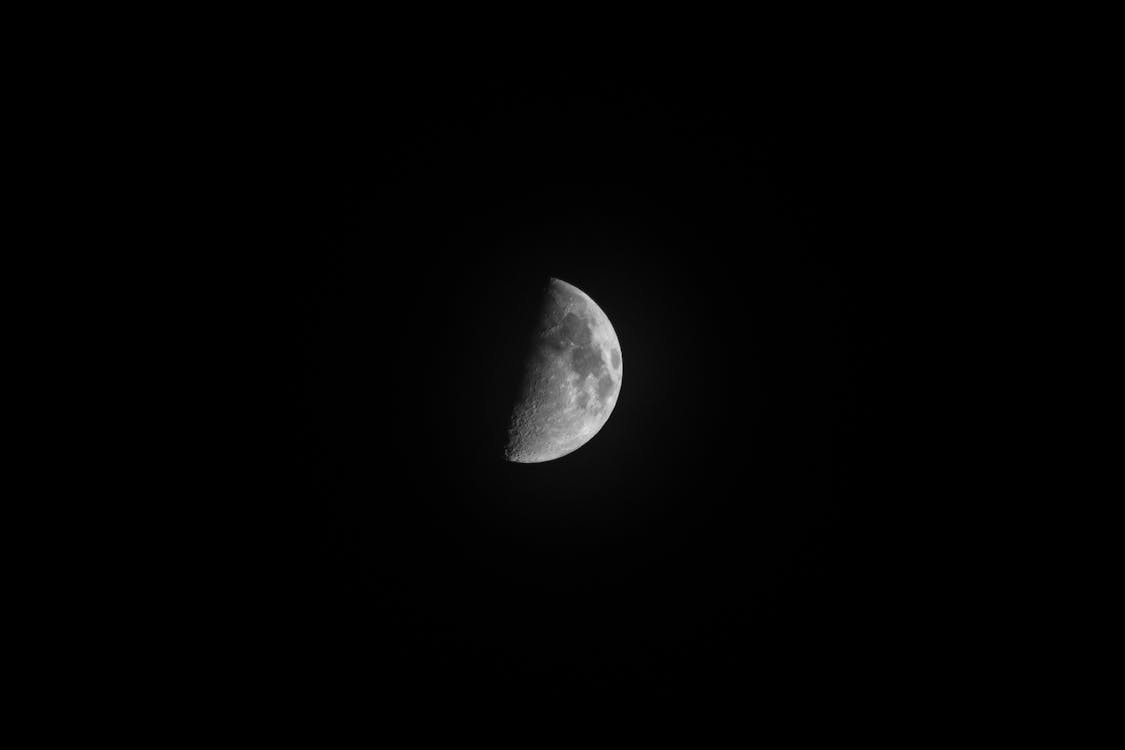 Half Moon in Black Background · Free Stock Photo
