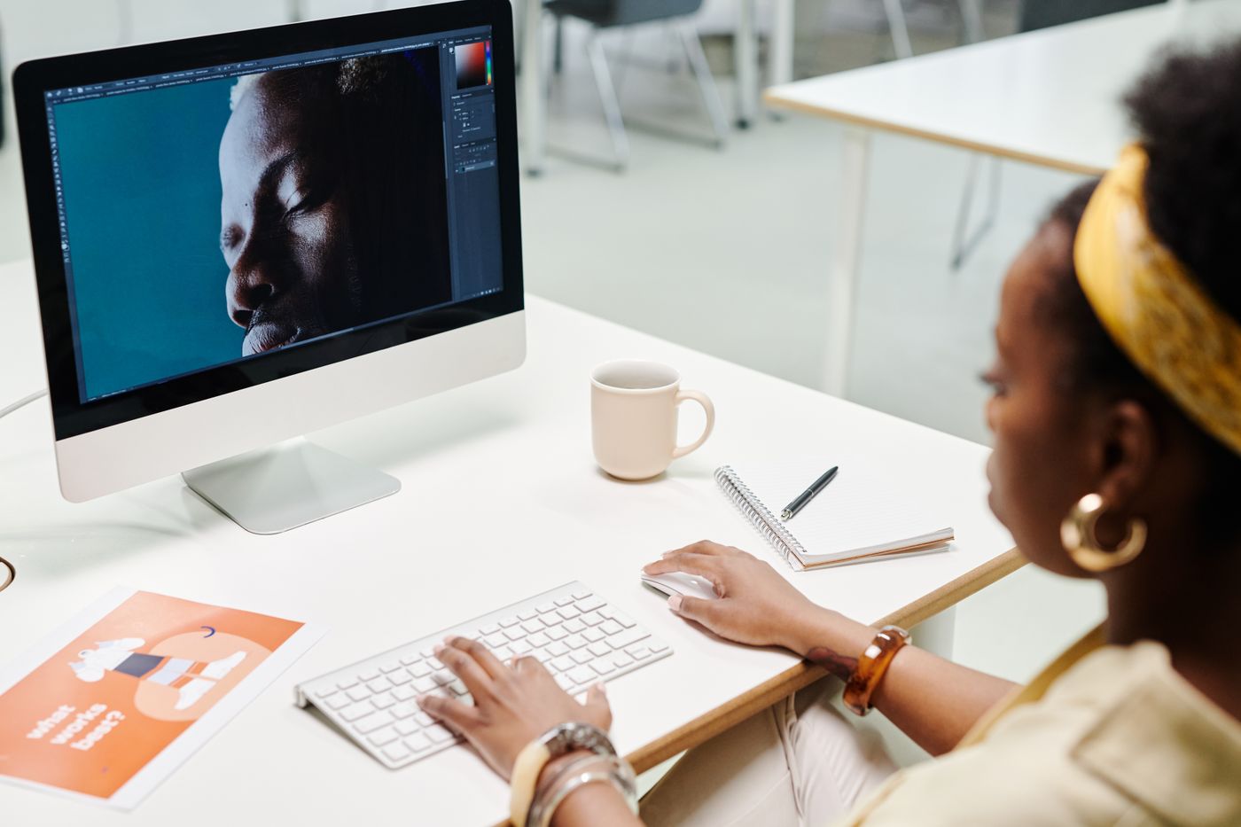 Photo de stock illustrant le travail de conception ou un espace de travail numérique
