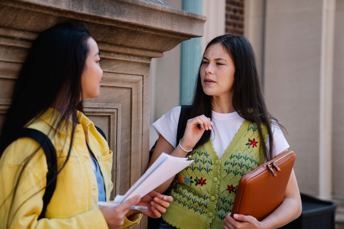 student moves in Pimperne — Loaded properly: blankets, straps and a plan in Pimperne