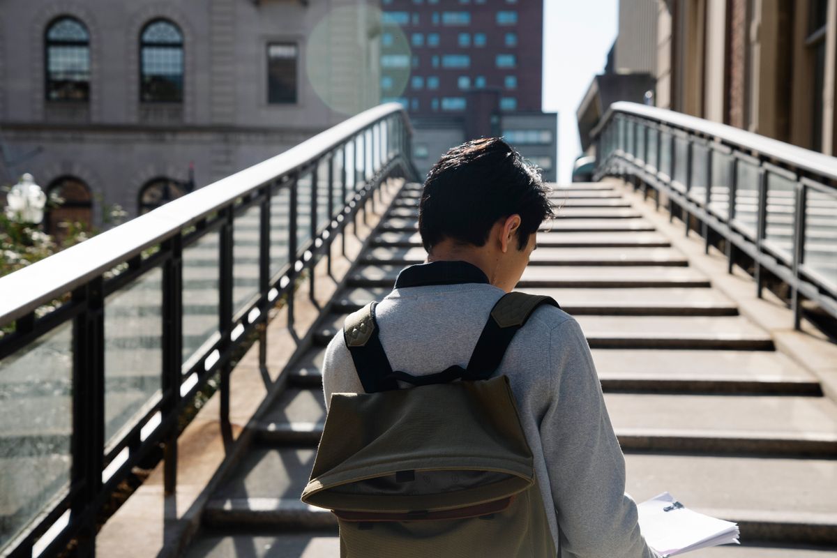 student moves in Totland — Loaded properly: blankets, straps and a plan in Totland