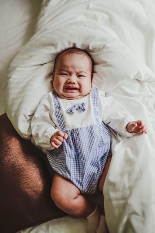 Free Crying Baby on the bed Stock Photo