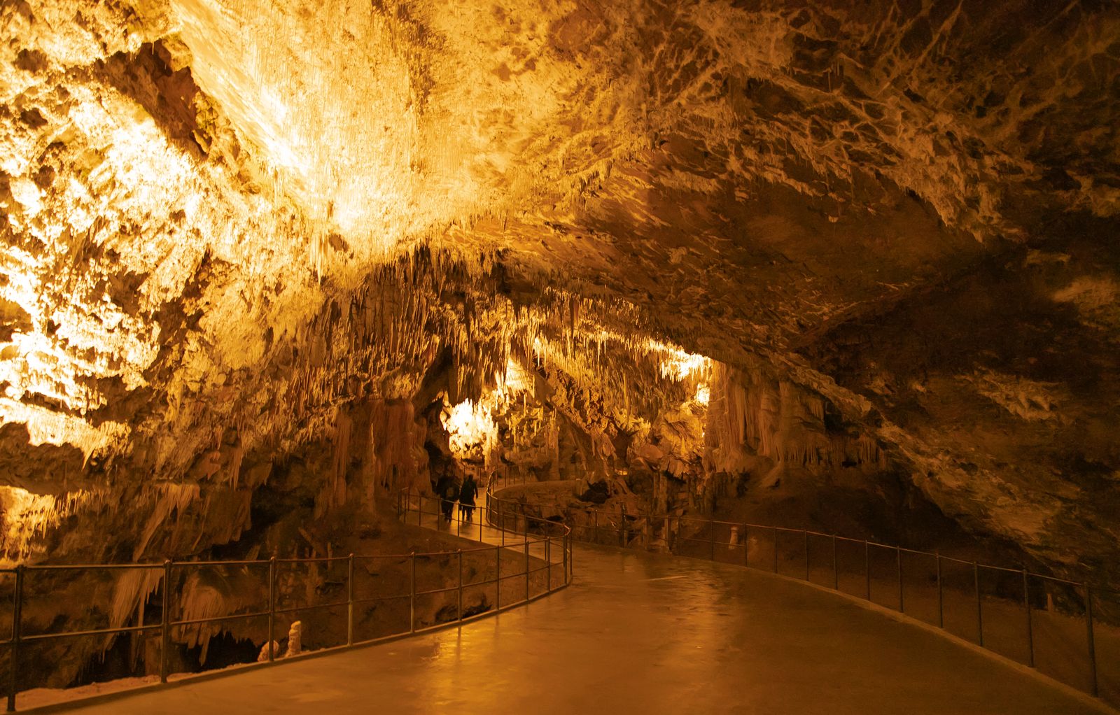 Appalachian Caverns (via Wikimedia Commons)
