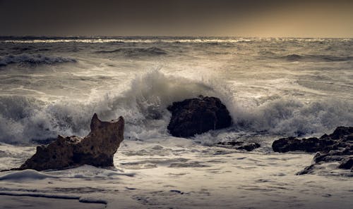 Základová fotografie zdarma na téma havárii vlny, horizont, kameny