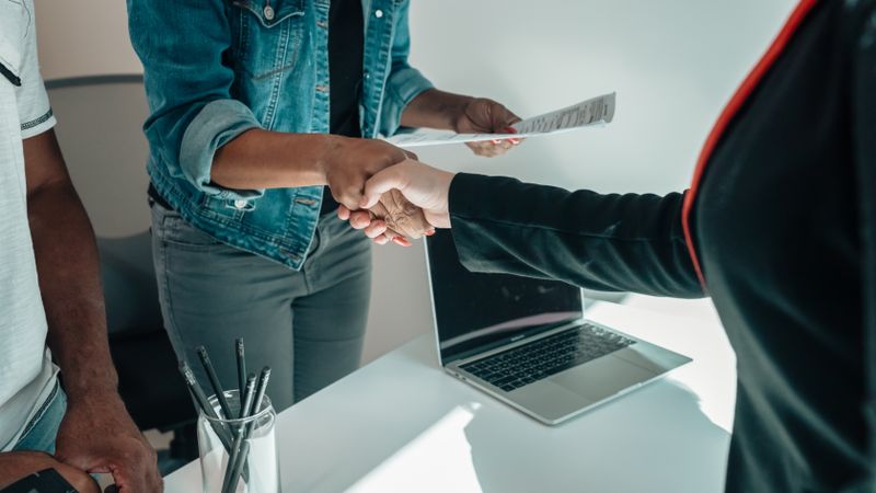 Lucro do Assaí (ASAI3) cai 47% no 1º tri; veja o impacto