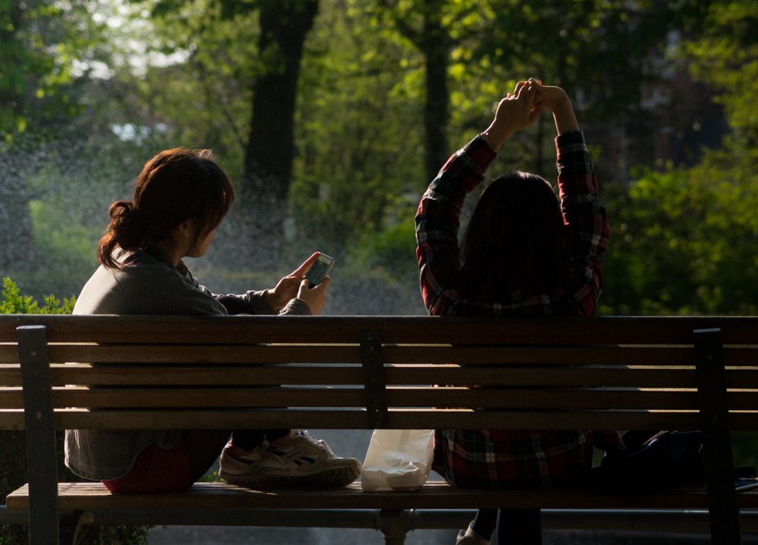 Online dating: starting a conversation on a niche platform