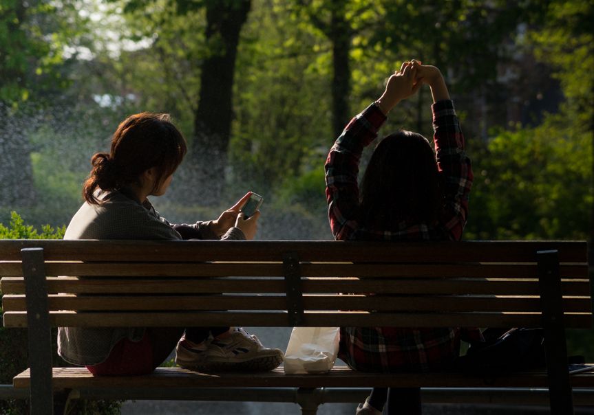 Online dating: starting a conversation on a niche platform