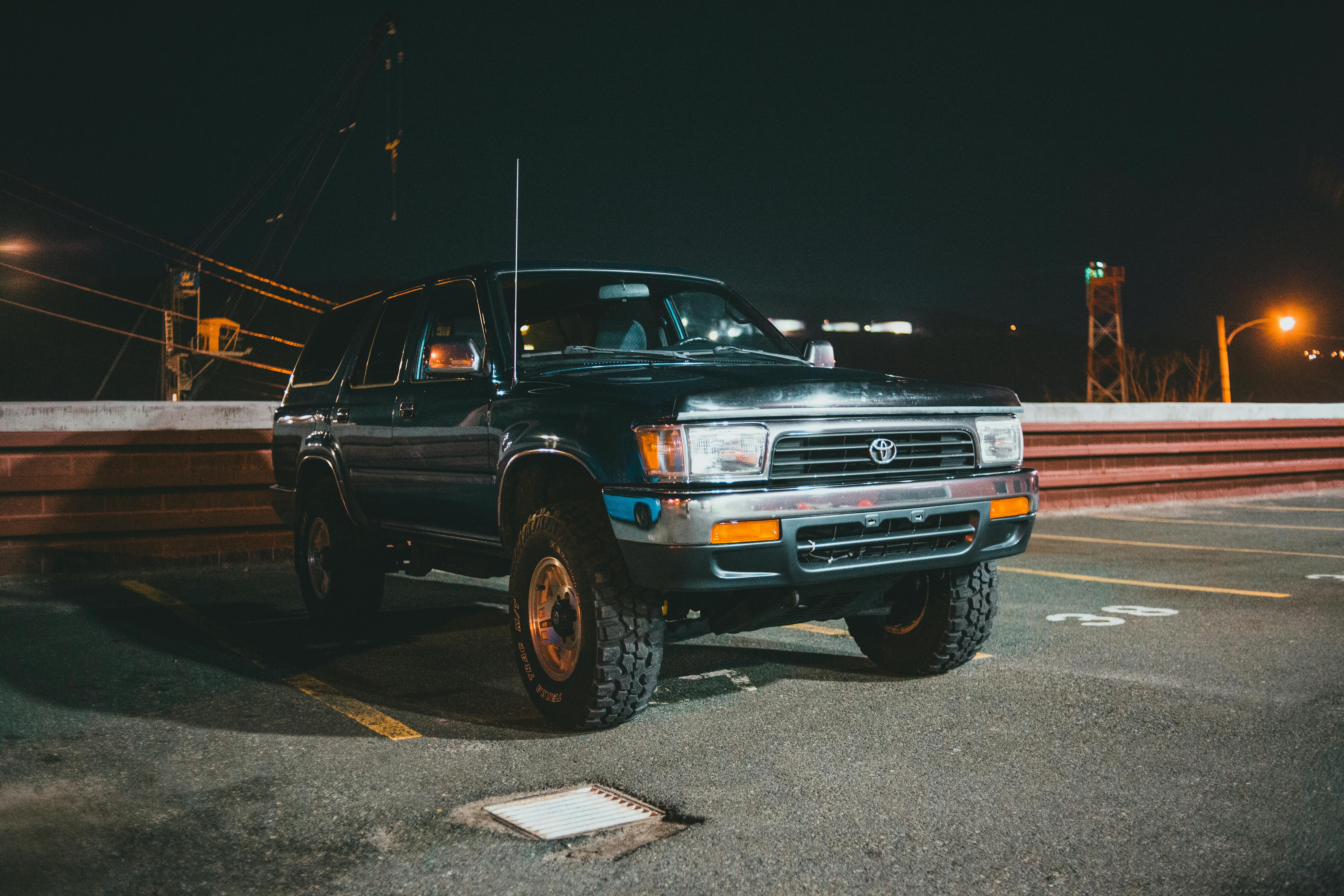 Toyota recalls 550,000 Highlander SUVs because seat backs may fail to lock — Photo by Erik Mclean on Pexels
