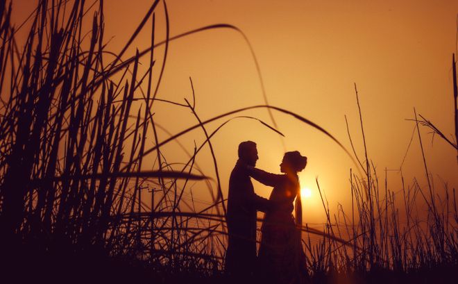 Online dating: starting a conversation on a niche platform