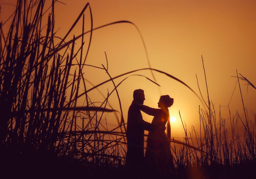 Online dating: starting a conversation on a niche platform