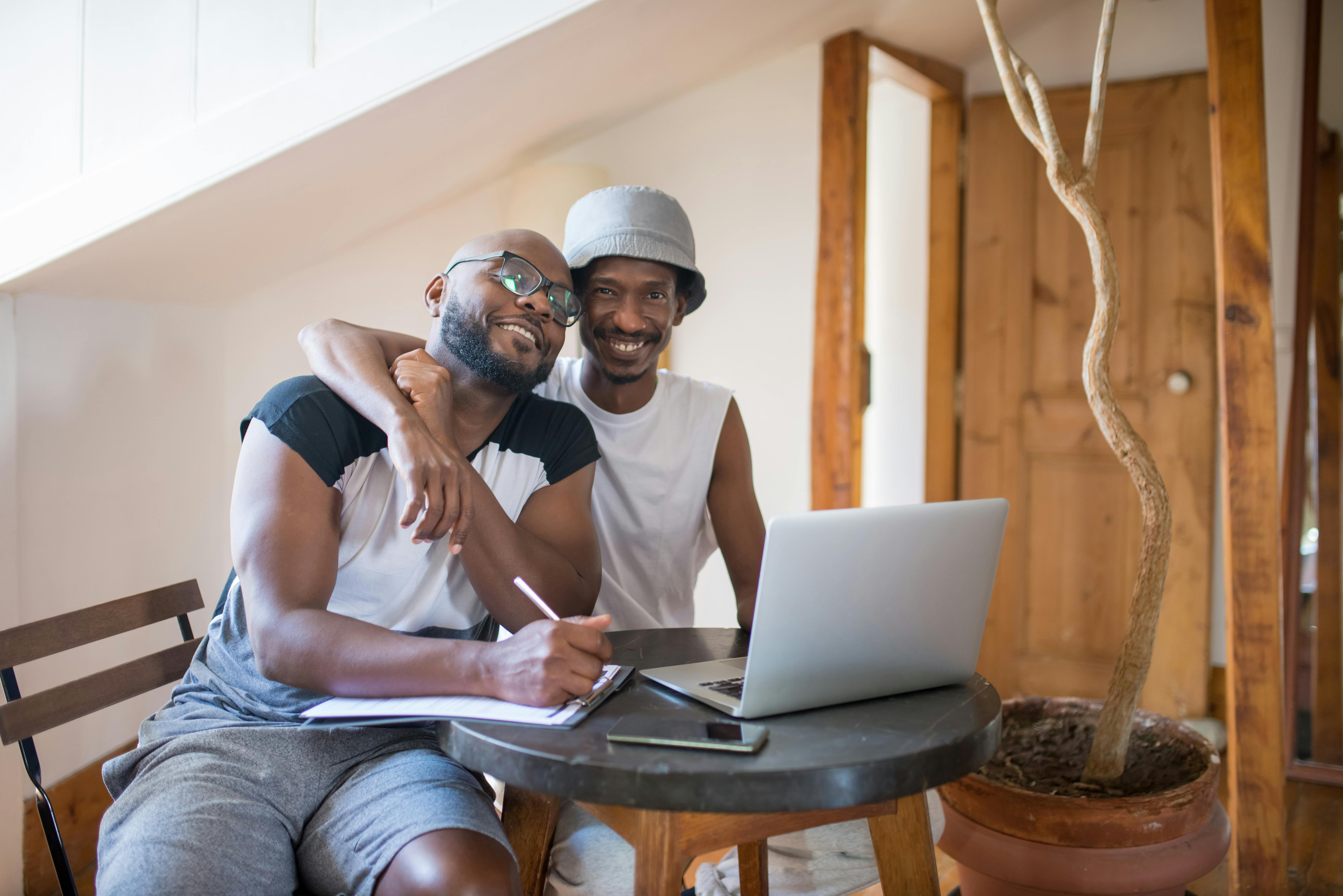 From Perfume to Prose: The Artful Integration of Fragrances in Writing
