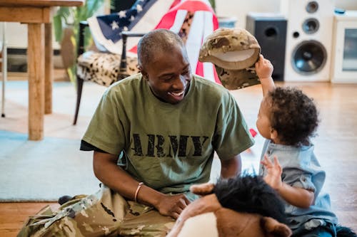 Безкоштовне стокове фото на тему «армія США, афроамериканський чоловік, батько»