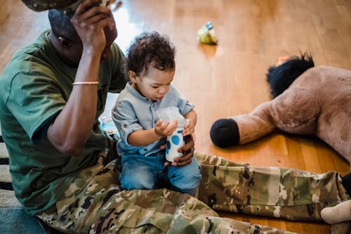 Безкоштовне стокове фото на тему «армія США, афроамериканський чоловік, батько»
