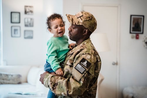 aile, asker, baba içeren Ücretsiz stok fotoğraf