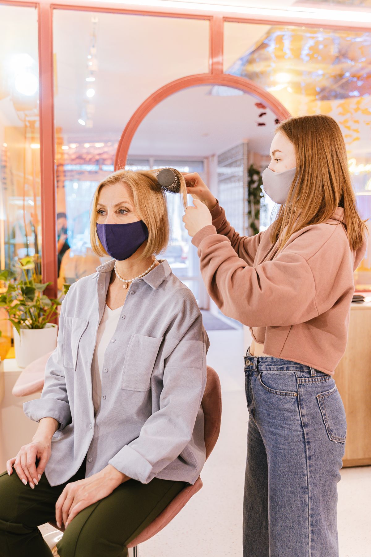 Soin capillaire en salon, moment de détente