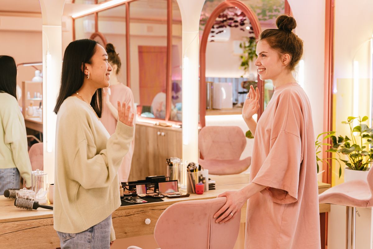 Khóa học tiếng Anh online: Khen & Phản Hồi – You Look Great / Thanks, That's Kind - Trình độ INTERMEDIATE