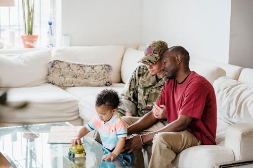 Kostenloses Stock Foto zu familie, interracial paar, kaukasische frau