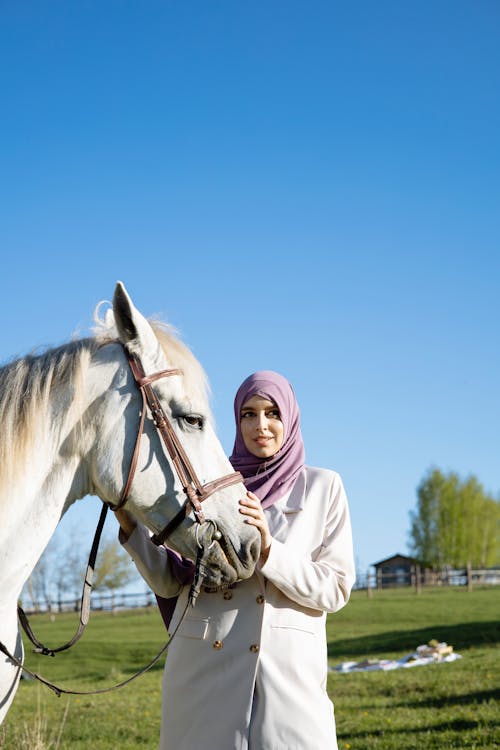 Δωρεάν στοκ φωτογραφιών με άλογο, άνθρωπος, αραβική γυναίκα