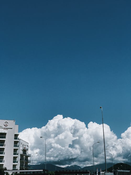 Photos gratuites de ciel bleu, formation de nuages, nuages blancs