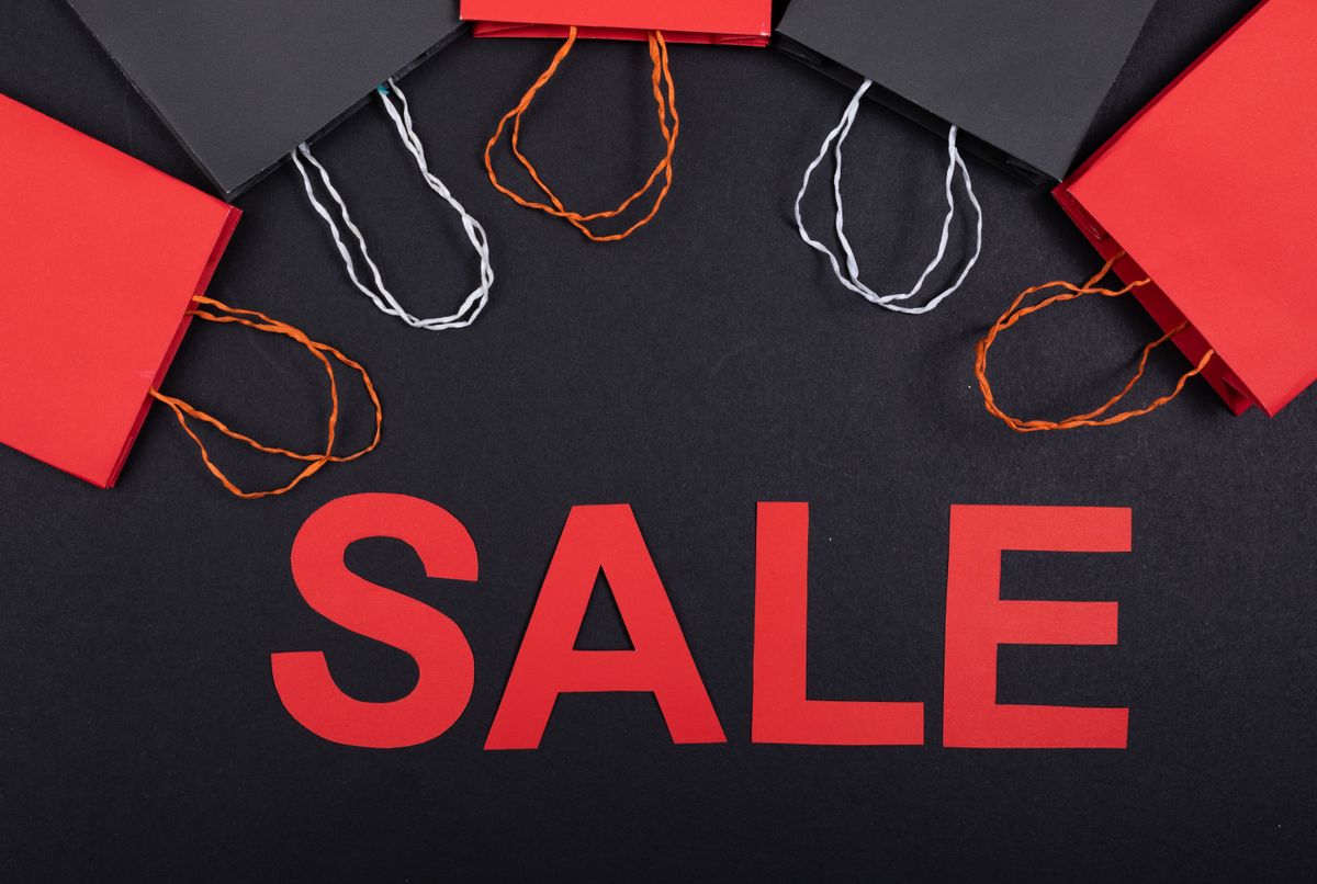 Shopping bags with sale text