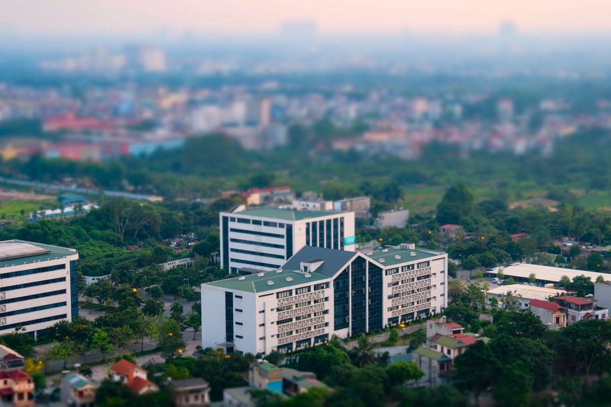 High-performing TPO roofing system – modern building rooftops