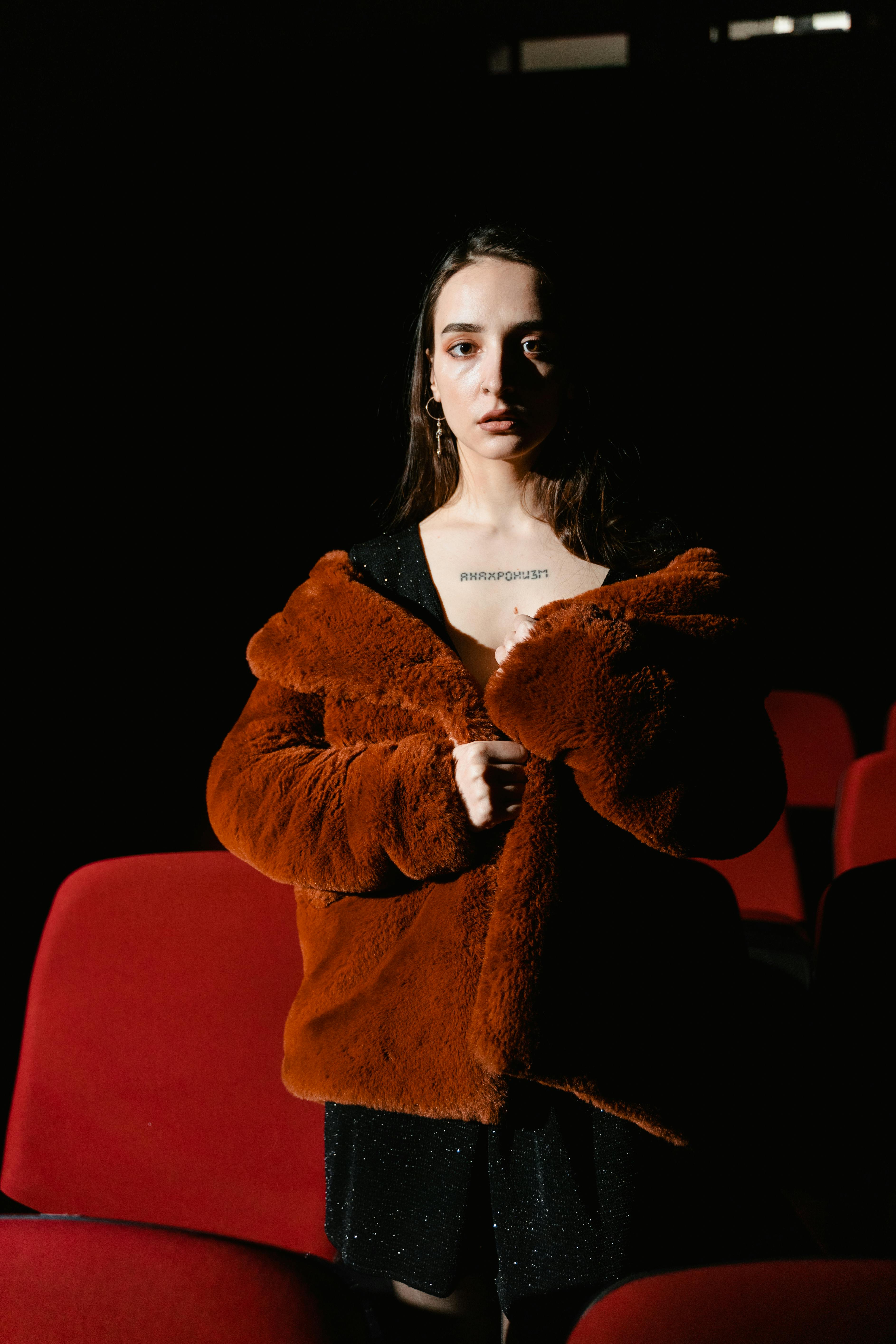 Bezpłatne Darmowe zdjęcie z galerii z #wnętrz, audytorium, ciemne otoczenie Zdjęcie z galerii