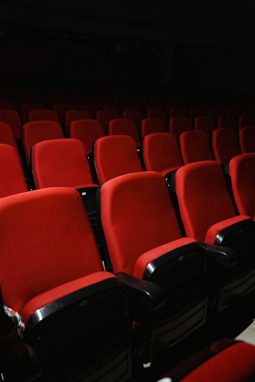 Bilheterias surpreendentes neste ano - Em 2026, espera-se que o setor cinematográfico movimente milhões. Estreias como 'Homem-Aranha: Um Novo Dia' estão entre as mais aguardadas, prometendo lucrar como seus antecessores que arrecadaram US$ 3,9 bilhões desde 2017, conforme dados recentes da Marvel
- (crédito:
Foto: Tima Miroshnichenko / Pexels
)
Bilheterias surpreendentes neste ano - Em 2026, espera-se que o setor cinematográfico movimente milhões. Estreias como 'Homem-Aranha: Um Novo Dia' estão entre as mais aguardadas, prometendo lucrar como seus antecessores que arrecadaram US$ 3,9 bilhões desde 2017, conforme dados recentes da Marvel
- (crédito:
Foto: Tima Miroshnichenko / Pexels
)