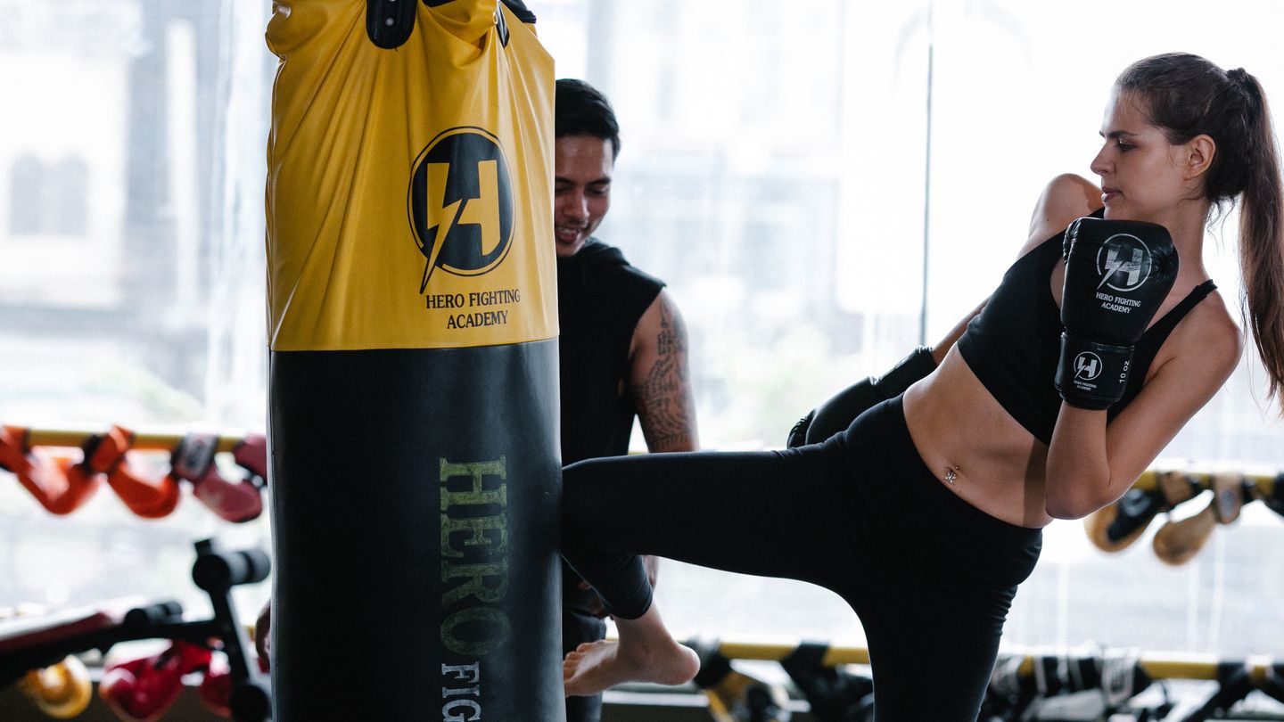 Boxe fitness et kick-boxing : les sports de combat loisir qui explosent en France en 2026