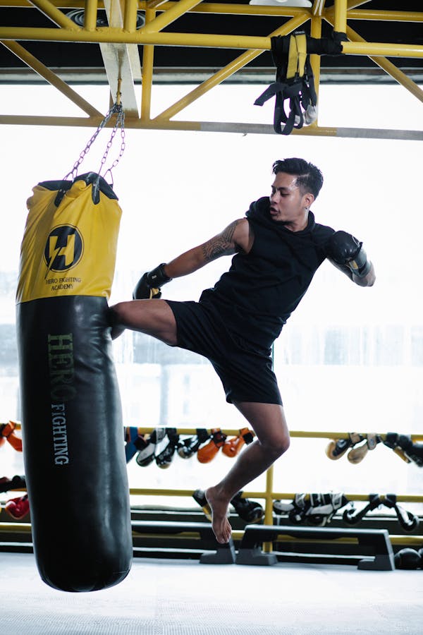 Kickboxing vs. Boxing: What Are the Differences and Benefits?