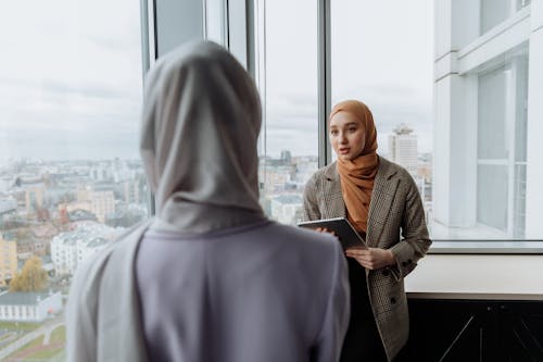 Free başörtüsü, beyin fırtınası, çalışanlar içeren Ücretsiz stok fotoğraf Stock Photo