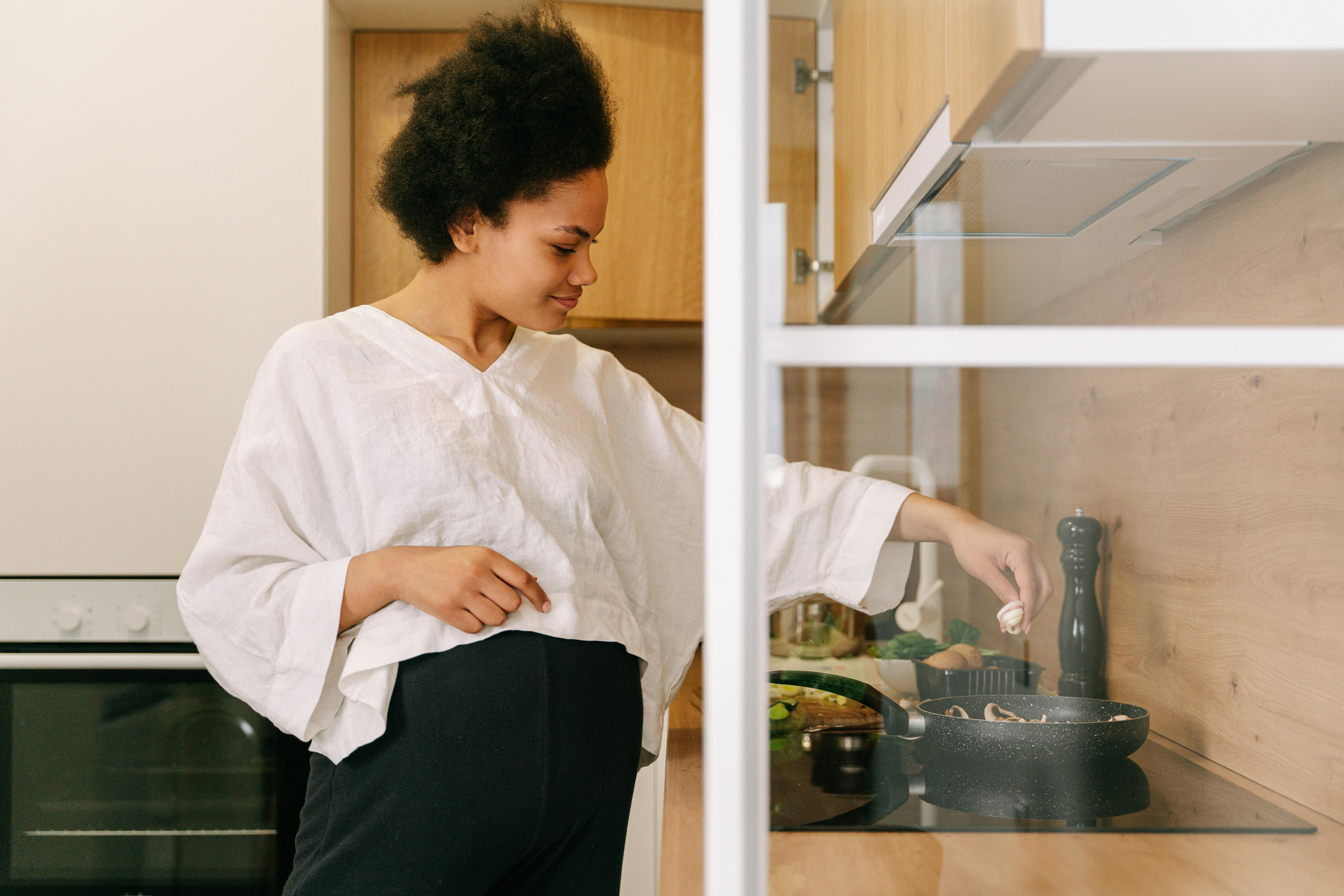 10 kitchen hacks every cook should know — Photo by Ivan S on Pexels