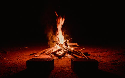 無料 夜間の屋外暖炉 写真素材