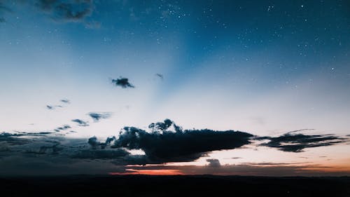 Фотография облаков на рассвете