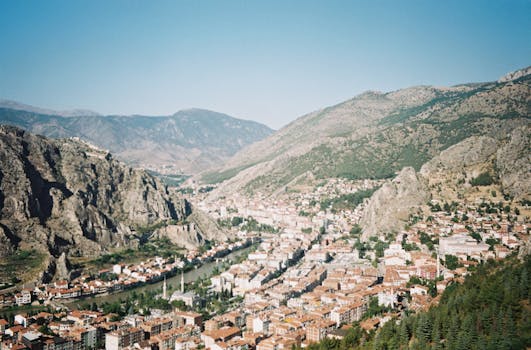 Picturesque aerial view of Amasya's cityscape nestled between mountains in Türkiye.