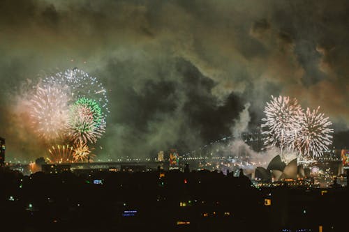 Fotografie Der Stadt Mit Feuerwerk Bei Nacht