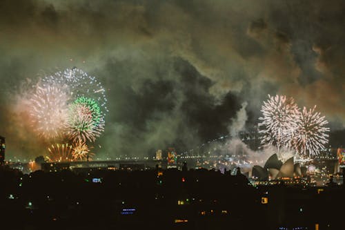 Photographie De Ville Avec Feux D'artifice La Nuit