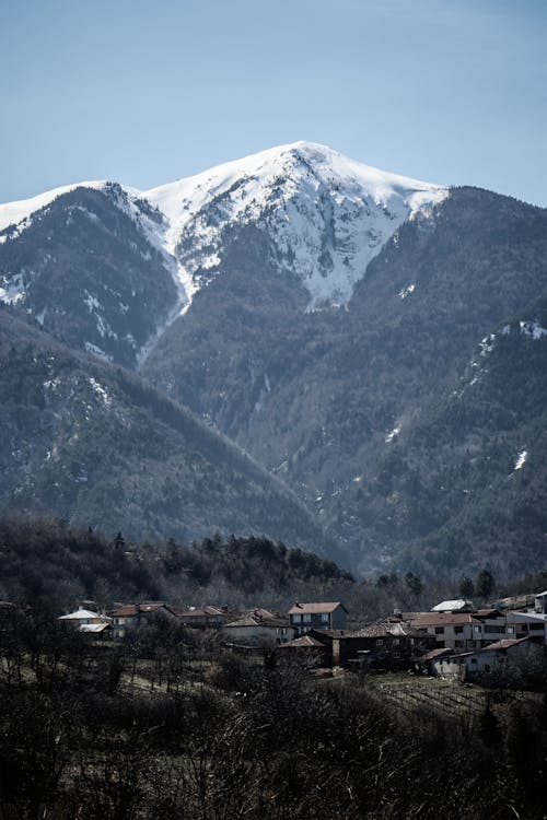 Foto profissional grátis de montanha, paisagem, tiro vertical