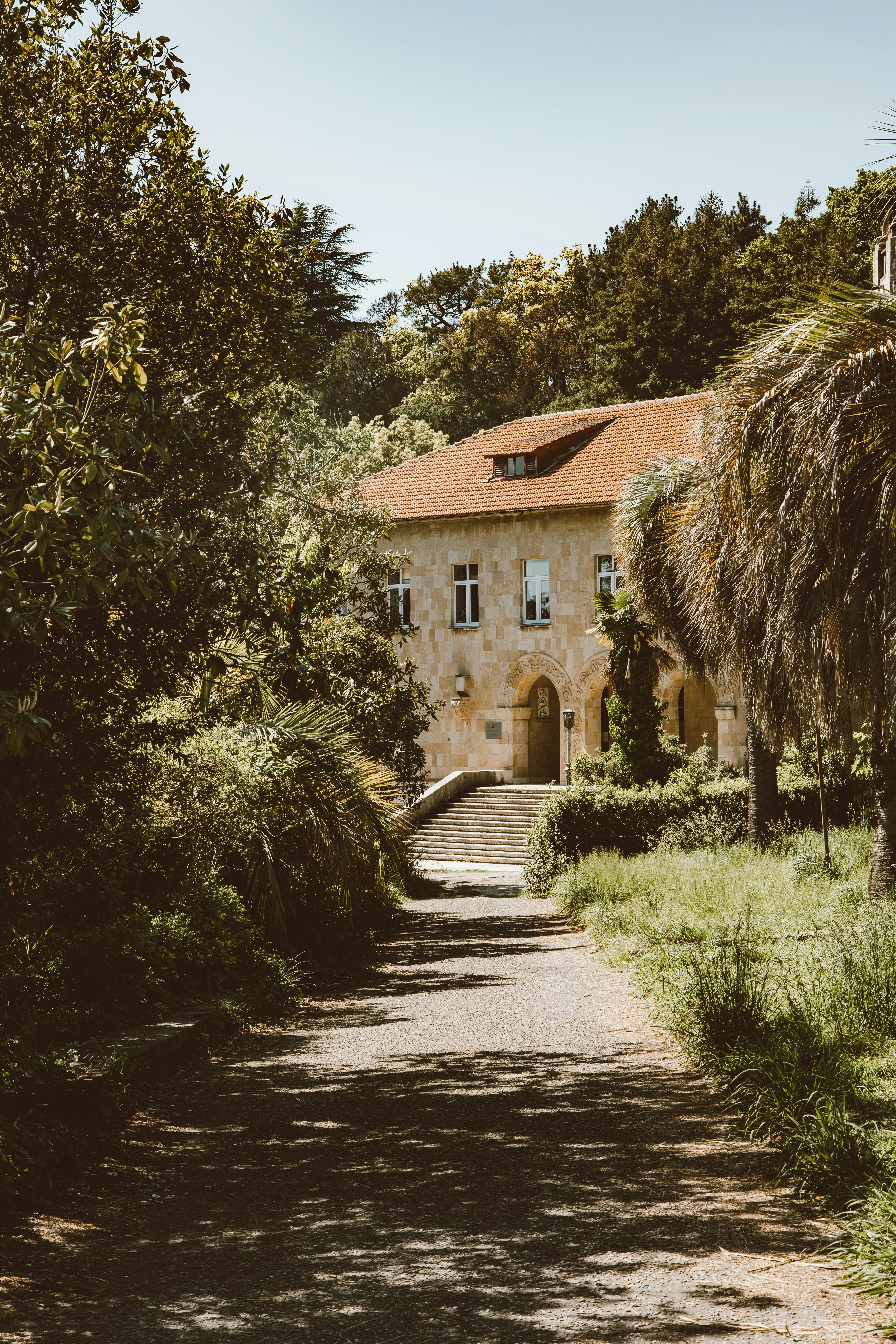 Gartenweg mit Kies