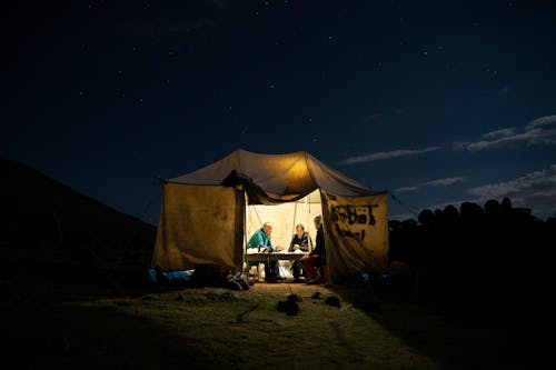 açık hava, çadır, gece içeren Ücretsiz stok fotoğraf