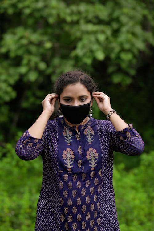 Free A Woman Wearing a Face Mask Stock Photo