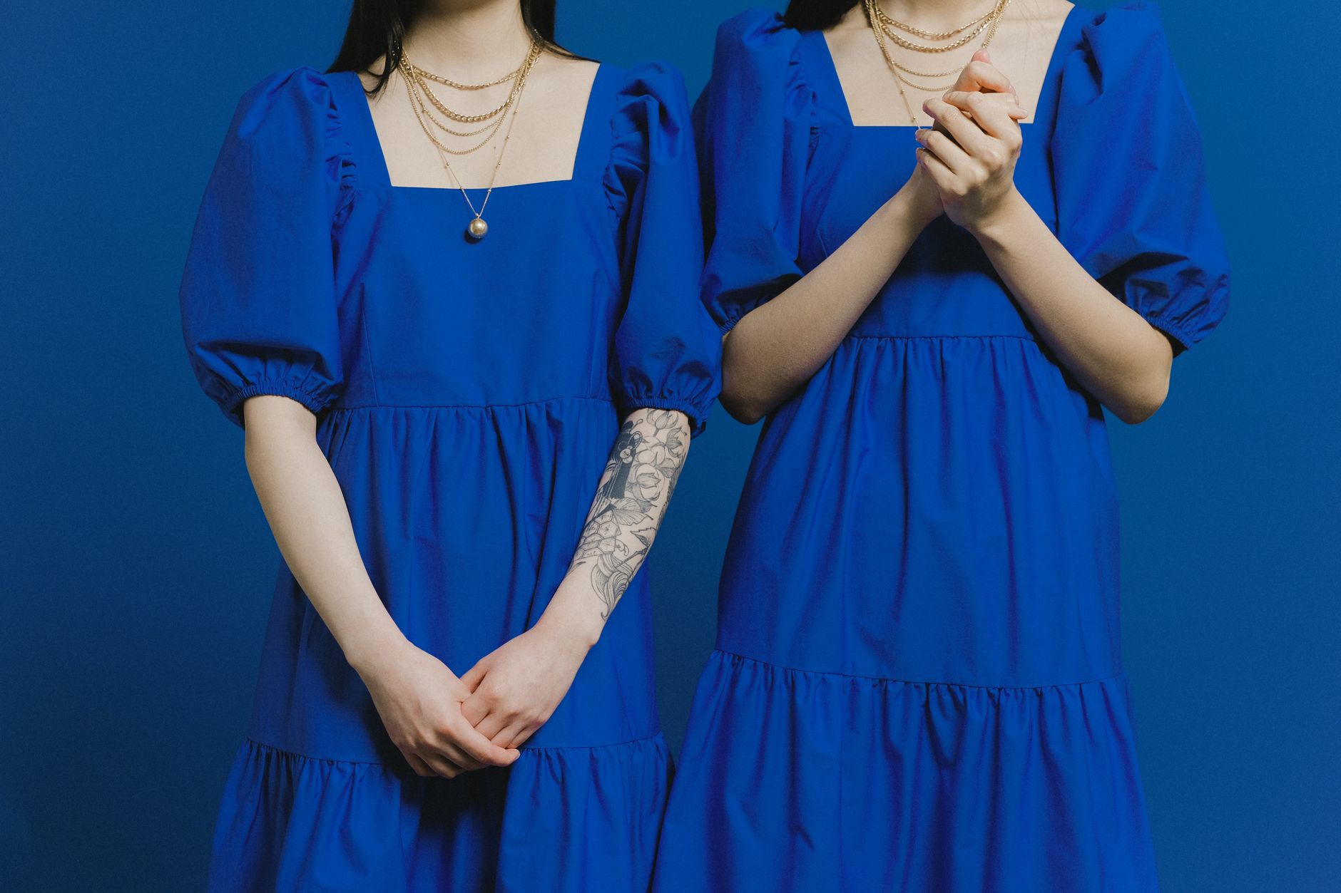 side-by-side comparison of the same outfit with and without a necklace showing why accessory swaps don't count as separate outfits