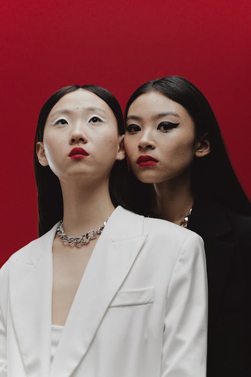 Základová fotografie zdarma na téma asijské ženy, bílý sako, černý blazer