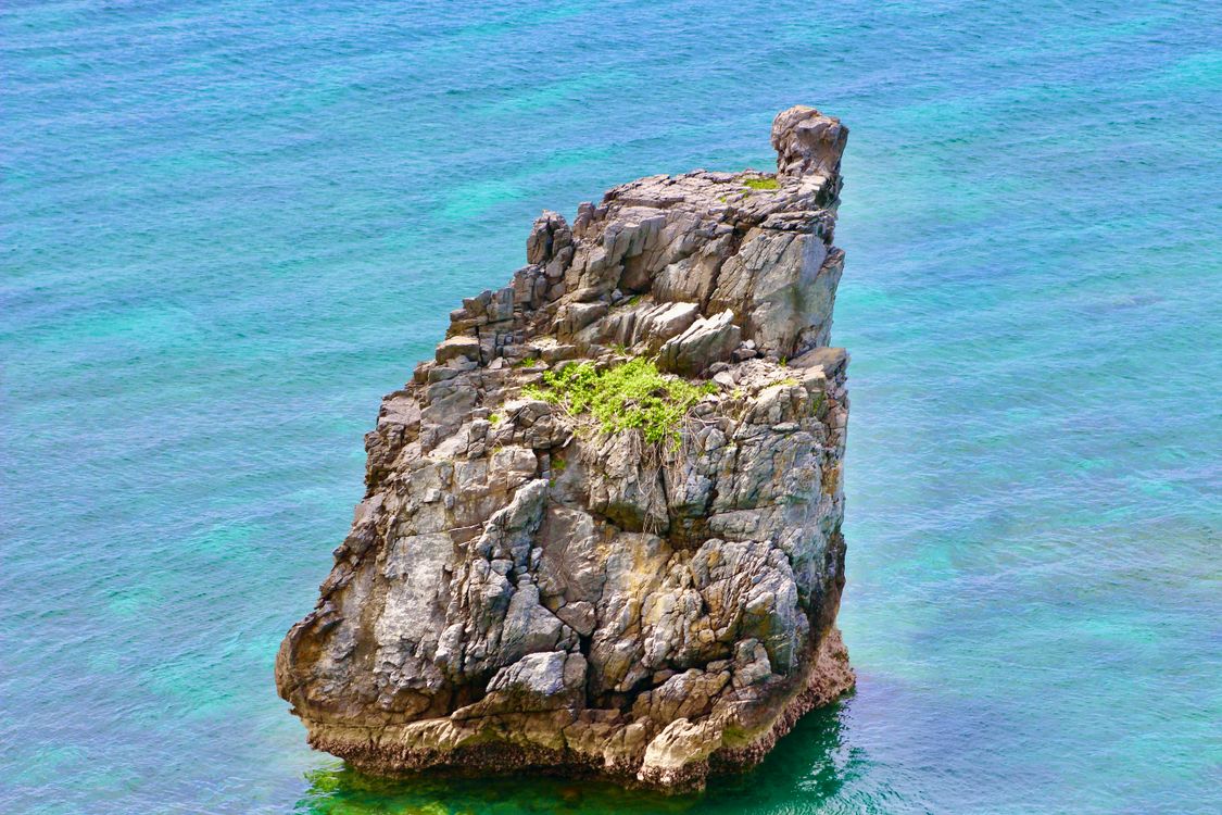 Rock Formation on Water · Free Stock Photo