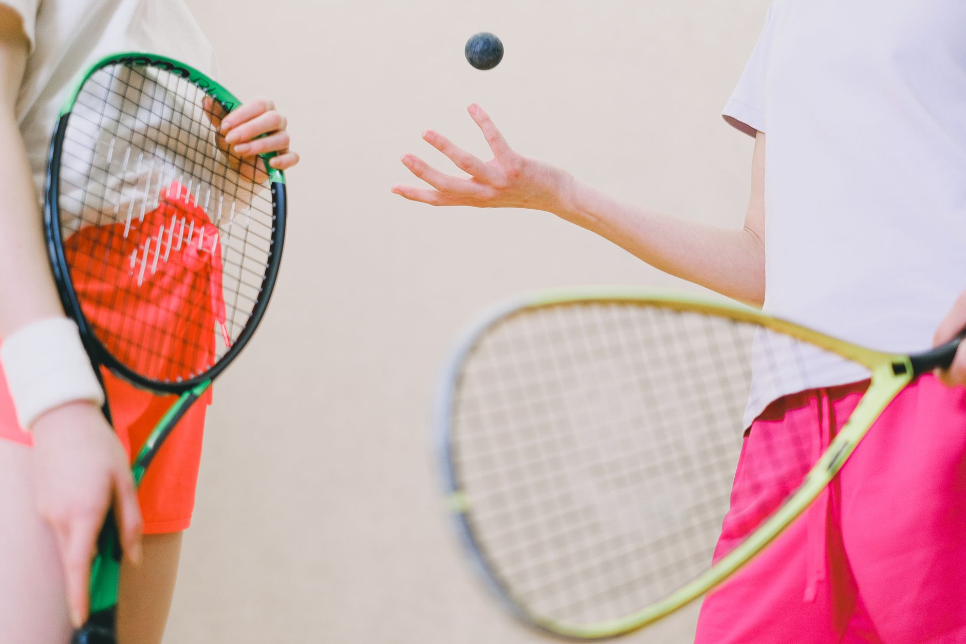 Tenis maçı sırasında raket ve top