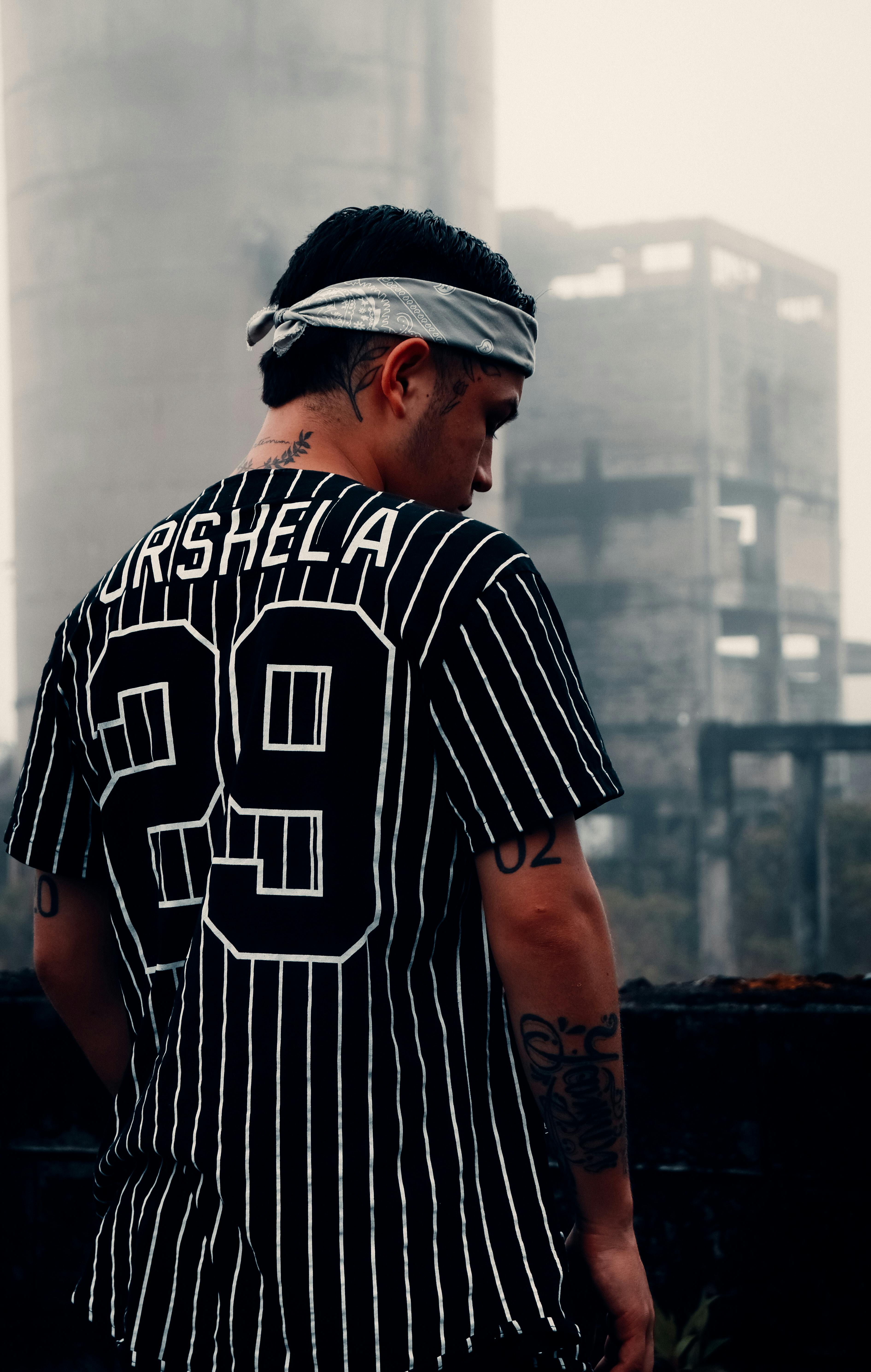 Doi tineri au atacat un bărbat pe stradă și i-au furat banii