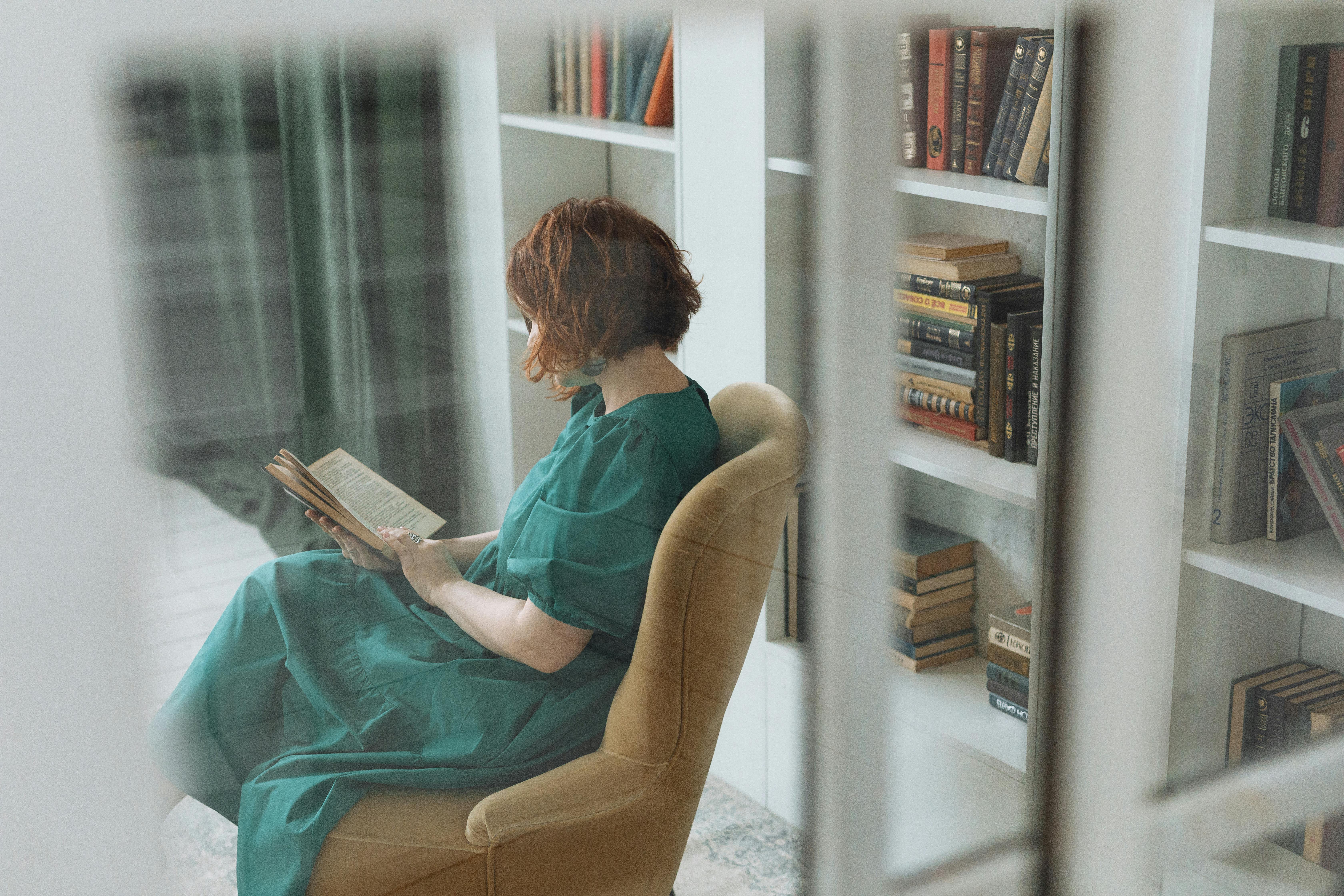 Top Amazon Book Niches 2025-2026: Profitable Categories Authors Can’t Ignore — Photo by Thirdman on Pexels