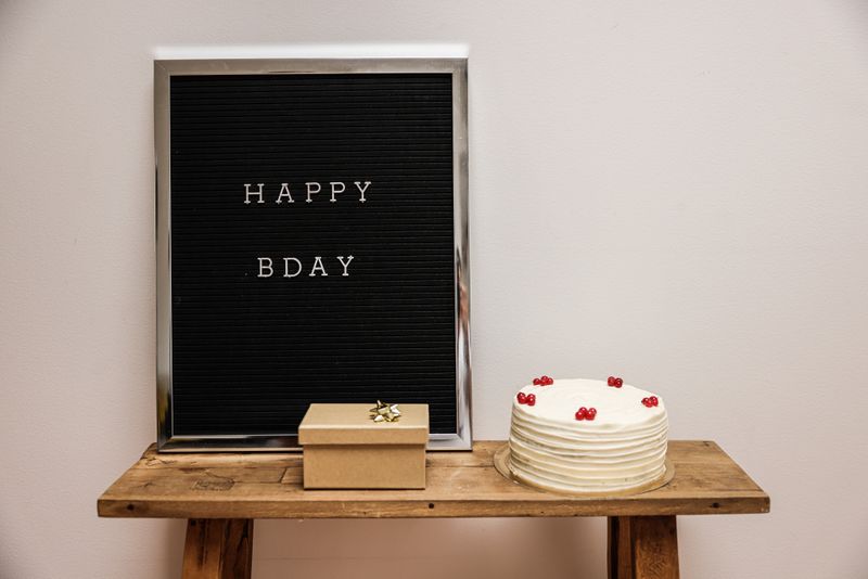 Personalised cake with hand-piped message and golden decoration