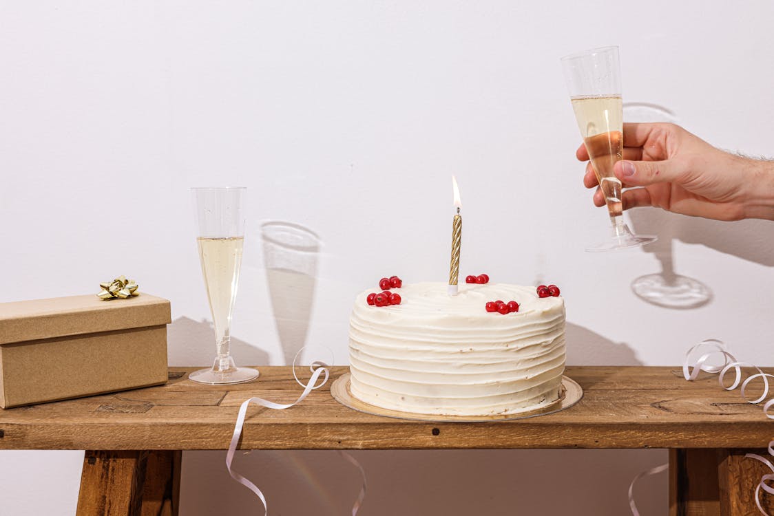 Gratis Foto stok gratis berlampu, cake, gelas sampanye Foto Stok
