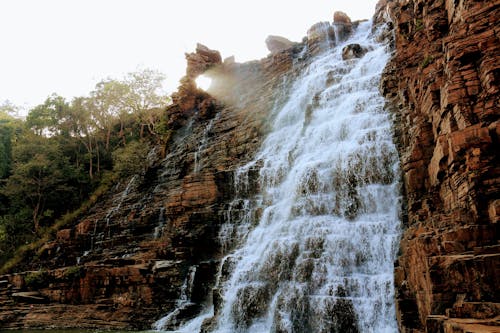 Watervallen Op Brown Rocky Mountain