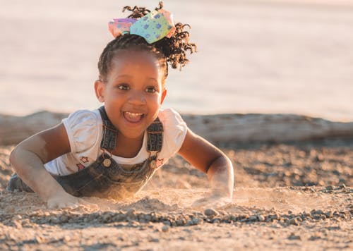 Gratis stockfoto met afro-amerikaanse meid, blij, blijdschap